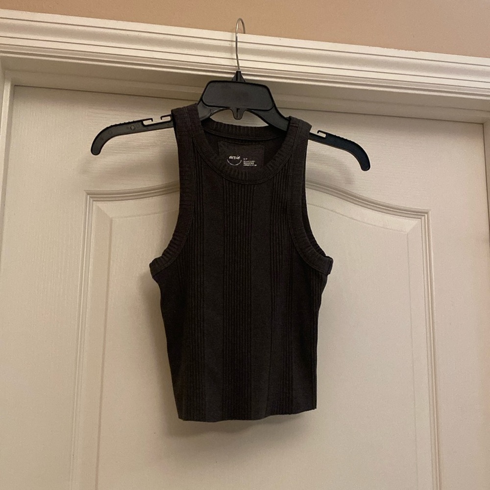 Aerie dark grey tank top.